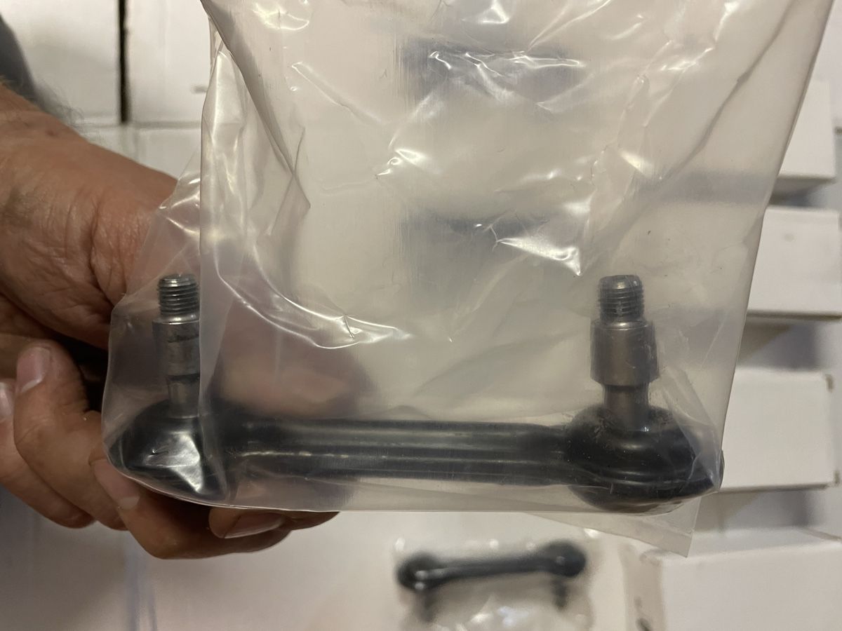 Ford Tutti pezzi di ricambio auto: 4x '37-'48 Ford shock links – Nuovo e nell'imballaggio originale da Gossau SG venduto da Comet64 1
