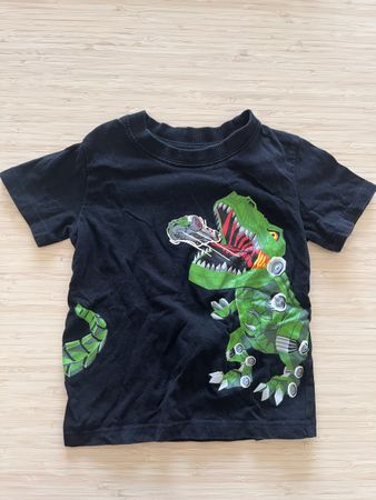 T-shirt Hot Wheels Dinosaure noir taille 92. Bon état.