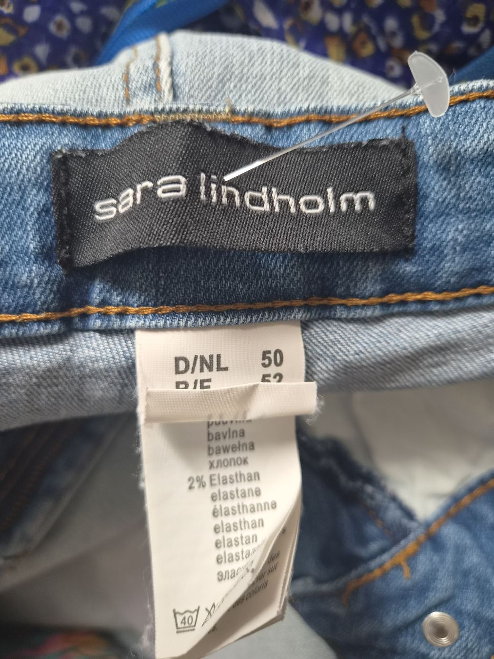 Jeans: Sara Lindholm Jwans mit Strass Gr.50 – D'occasion à Frenkendorf par Moon111 2