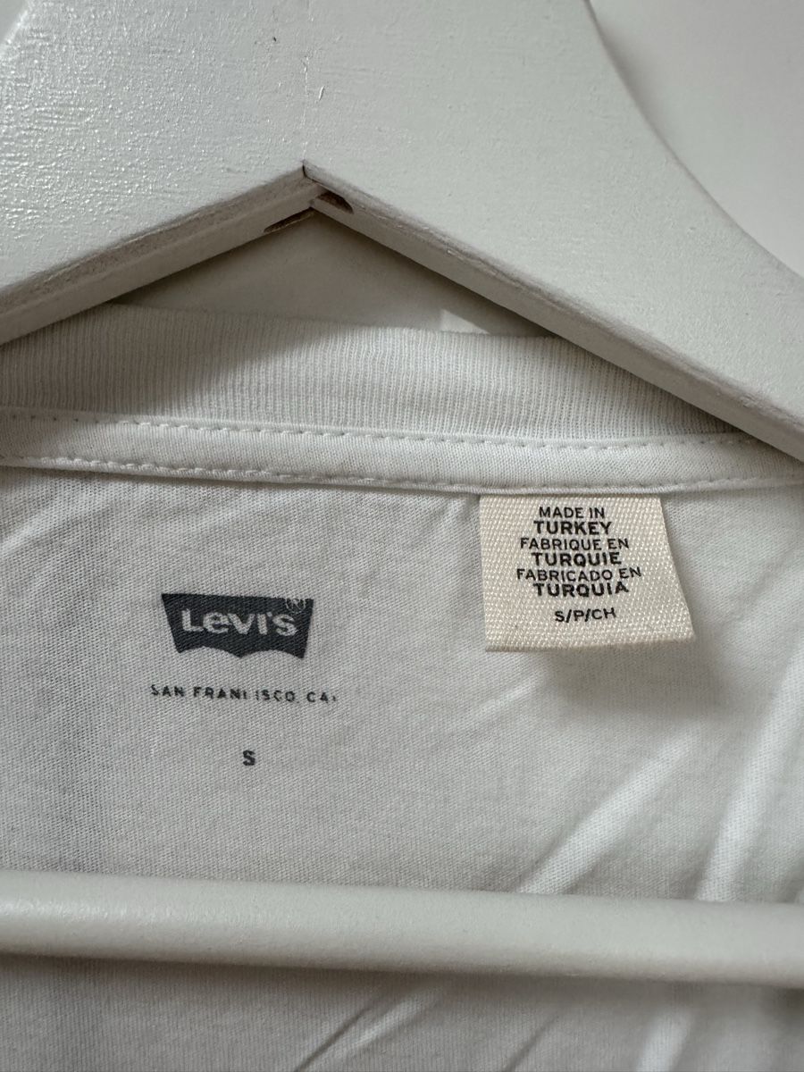 Levi's T-shirt: Levi's T-Shirt, weiss mit Logo, Gr. S – Usato da Maisprach venduto da jokoundklaas 2