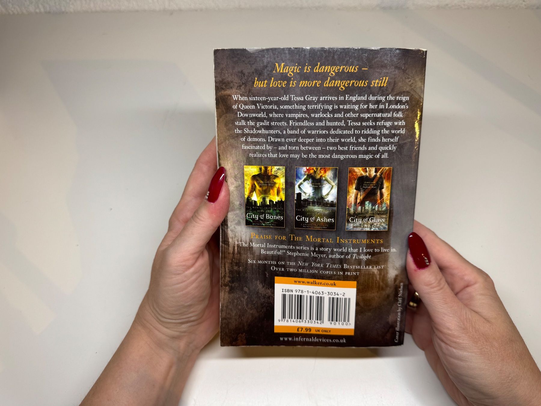 Libri: NOVEL: Cassandra Clare, Clockwork Angel – Usato da Grosswangen venduto da English_books 9