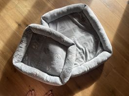 2 Haustierbetten grau mit Pfotenmuster NEU!