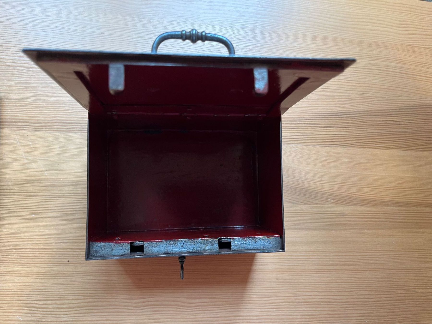 Registratore di cassa: Antike Schmuck/Geld-Kasse mit Schlüssel – Usato da Basel venduto da miriricar 1
