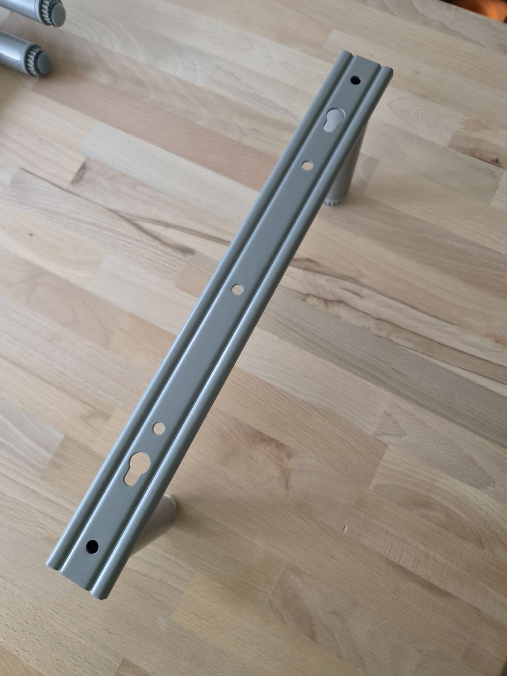 Ikea Altri mobili: 12 Möbelbeine 15cm hoch 38cm breit – Usato da Frauenfeld venduto da Bubich19 1