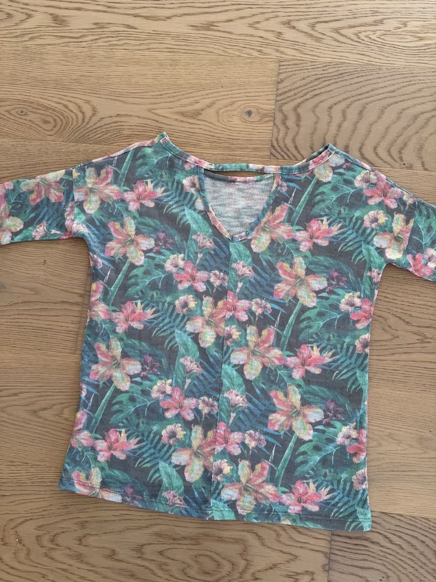 Top: Sommerpullover mit Blumenmuster, Grösse XS – Usato da Richterswil venduto da KAYLEIGH_77 2