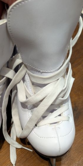 Pattini da ghiaccio: Schlittschuhe weiss, Gr. 31 – Usato da Rudolfstetten venduto da KingLouis88 3