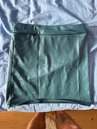 Mini-jupe turquoise brillante, idéale pour l'été! Taille M