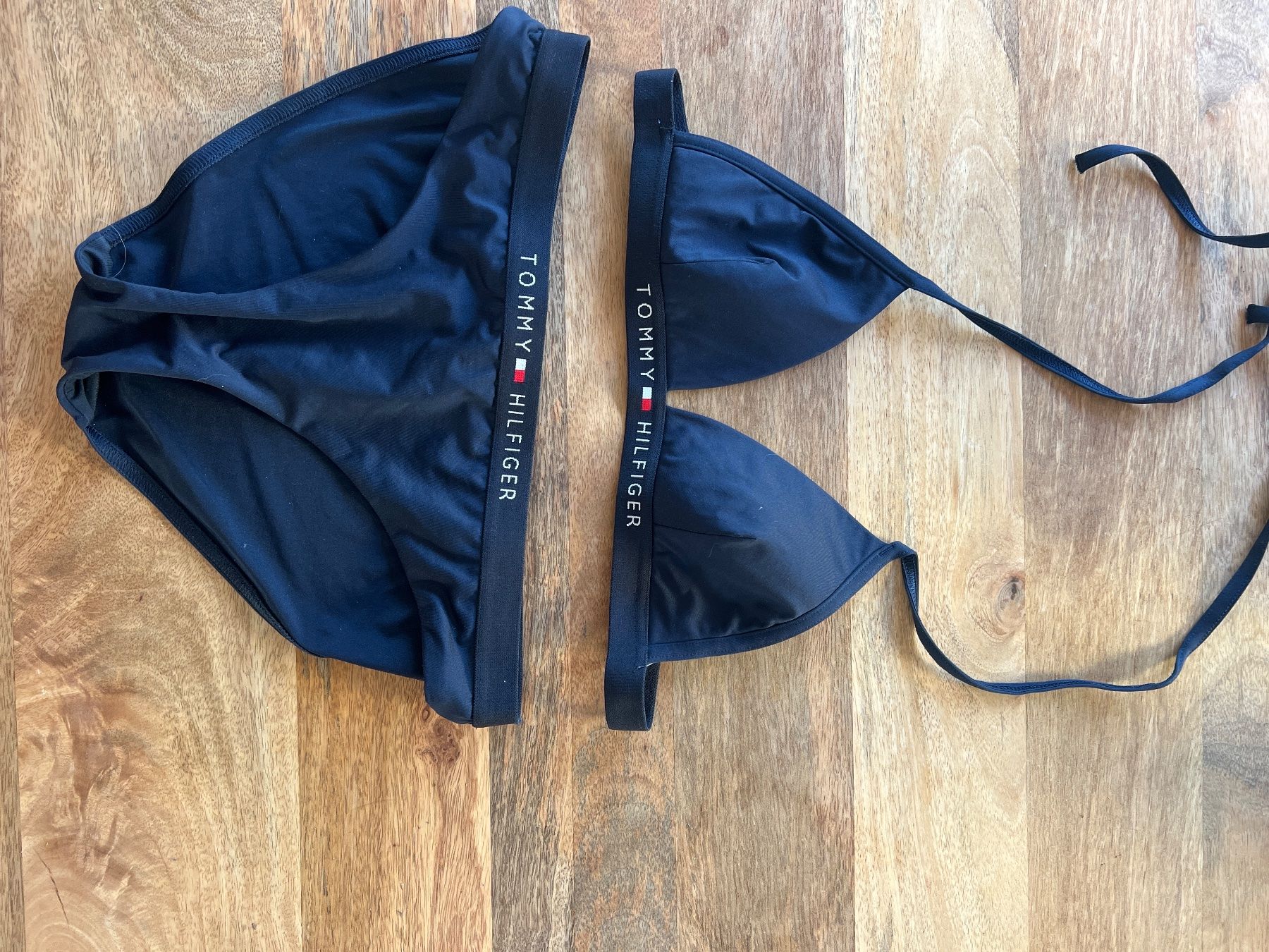 Tommy Hilfiger Costumi da bagno & Bikini: Tommy Hilfiger Navy Blue Bikini Set Size S – Nuovo (secondo la descrizione) da Lufingen venduto da bombolulu 7
