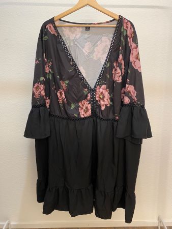 Blumenkleid schwarz / rosa Gr. 56 / 58 / 60