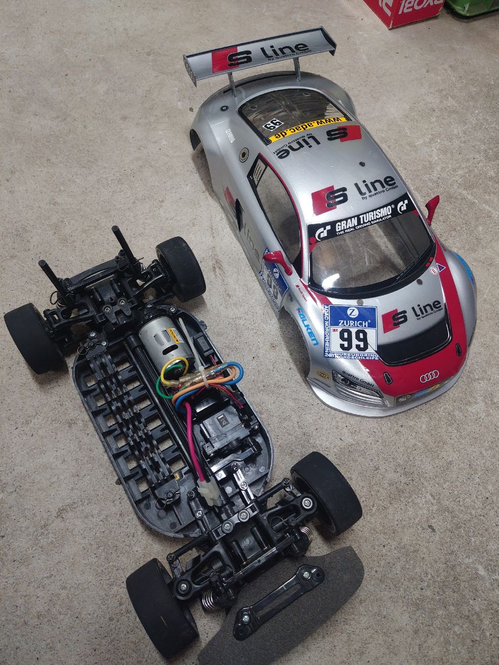 Tamiya Modellismo RC: Voiture télécommandée Audi R8  châssis Tamiya  – Usato da Anieres venduto da 88t7 5