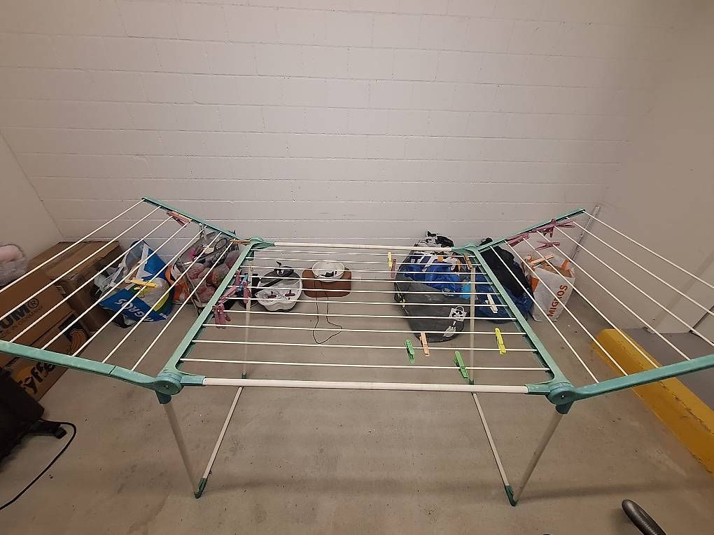 Séchoirs à linge: Wäscheständer zu verschenken – D'occasion à Gutenswil par nao_txr5