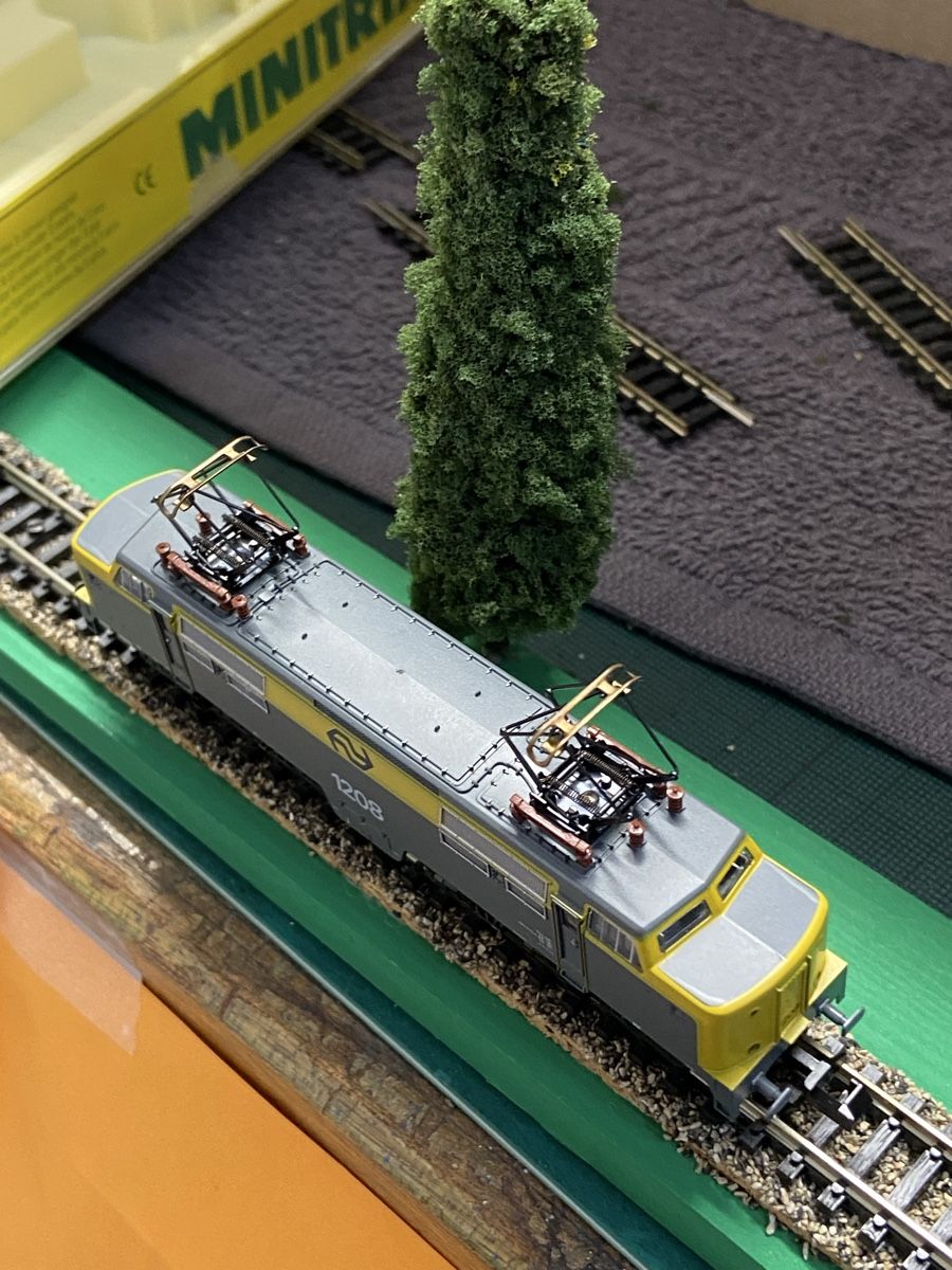 Trix Modellini di ferrovie: Minitrix  E-Lock 1208 der NS OVP – Usato da Russikon venduto da Danielr5310 5