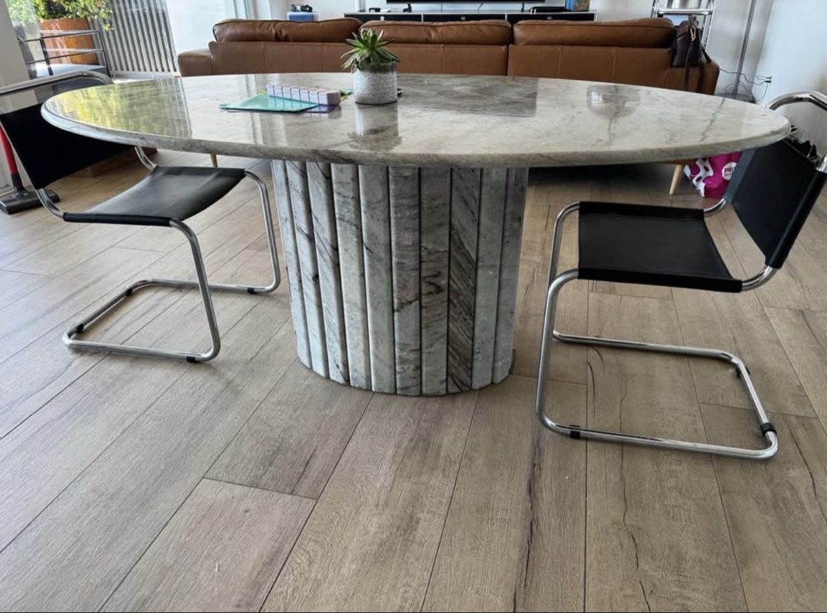 Tische: Oval Marble Table, Pedestal Base, Good Condition – Gebraucht aus Neuchâtel von kri_sqz5 5