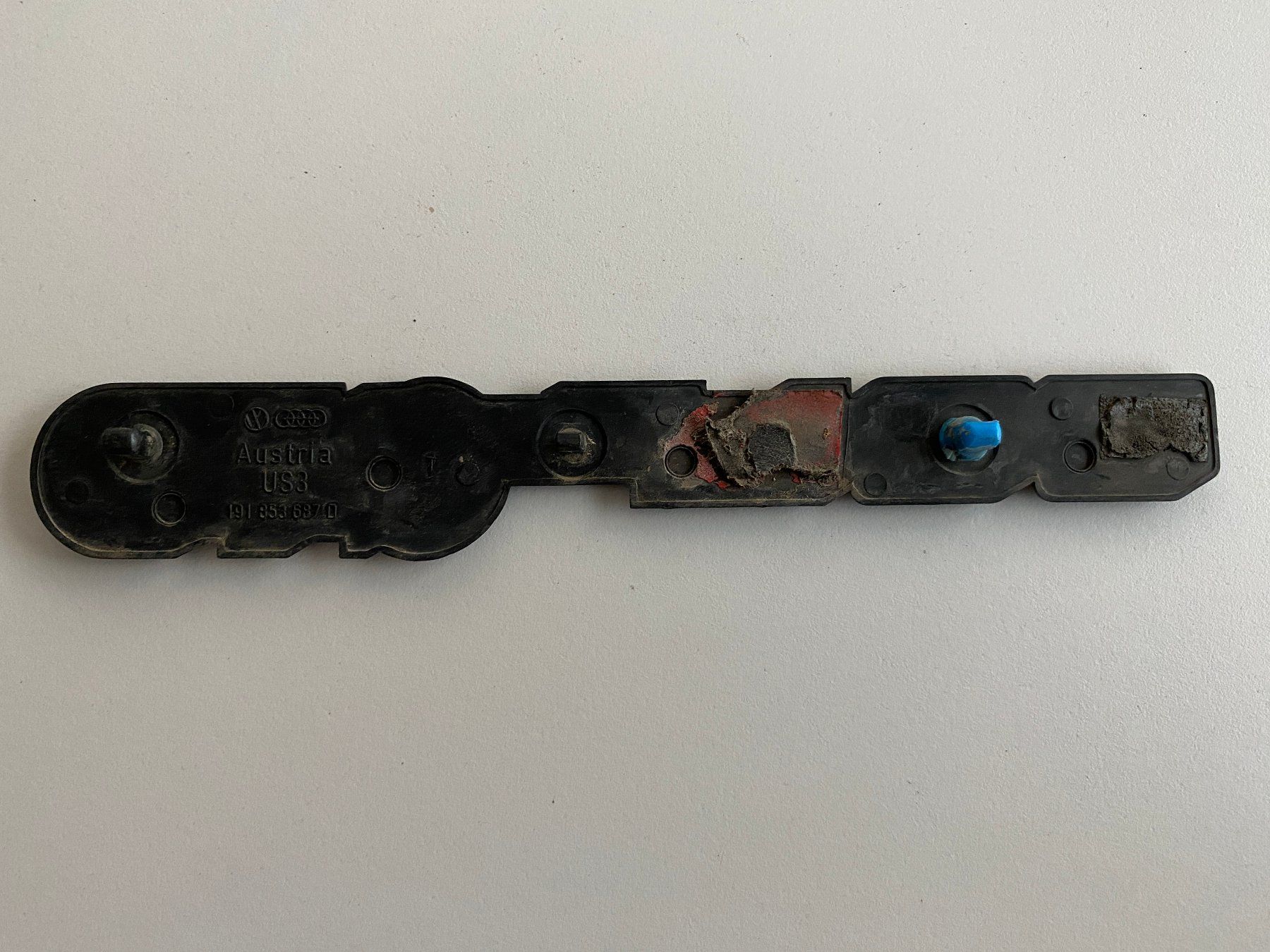 VW Tutti pezzi di ricambio auto: VW Golf GTI Emblem – Usato da Alpnachstad venduto da Rucksack10 1