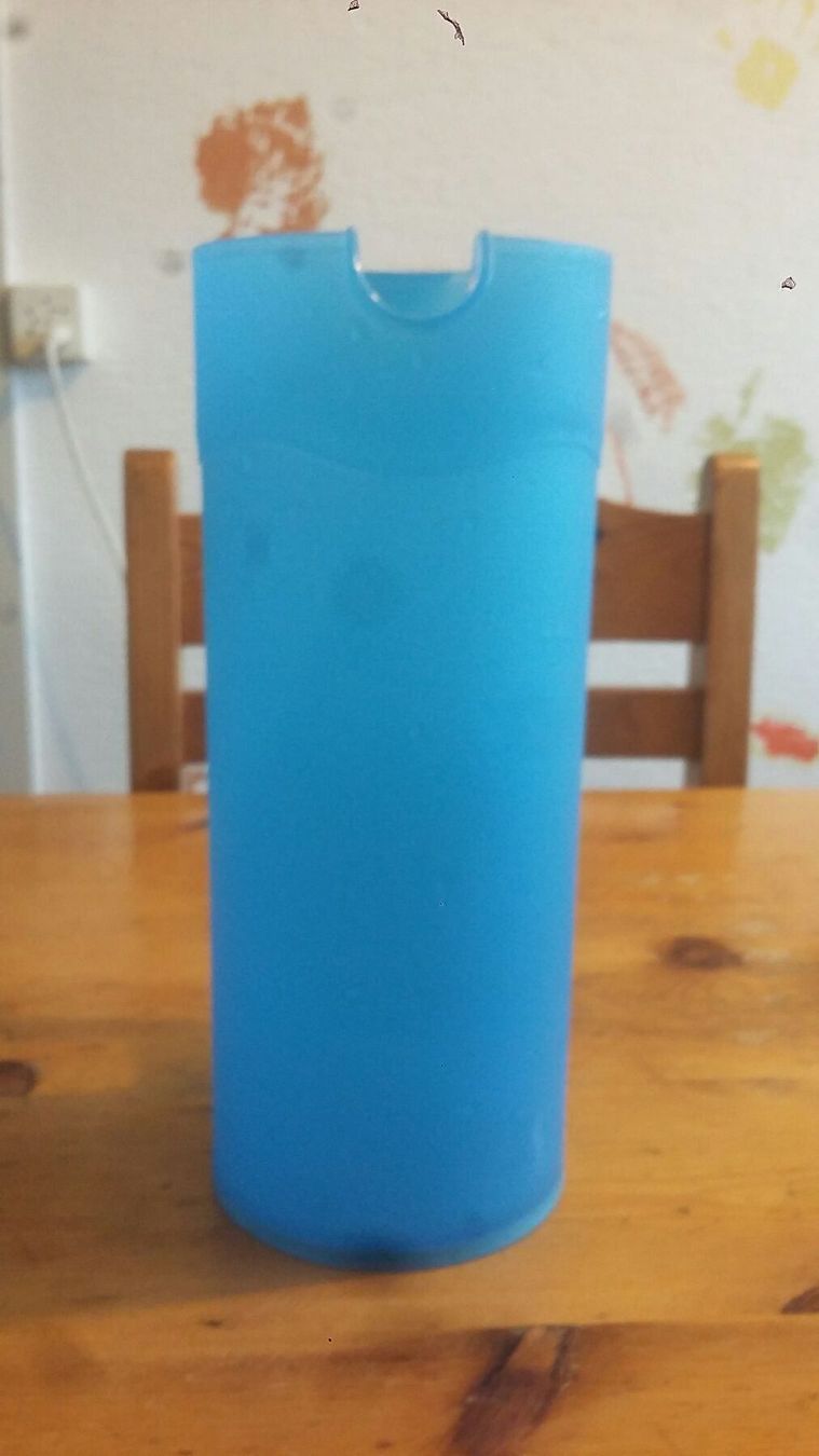 Recipients et similaires: 2 pots en plastique. – D'occasion à Miecourt par Marly1 8