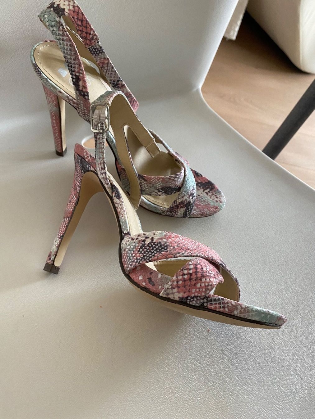 Damenschuhe: Sandaletten – Neu (gemäss Beschreibung) aus Wermatswil von -secondchance- 1