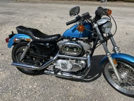 Moto Harley Davidson Sportster 883 bleue bon état
