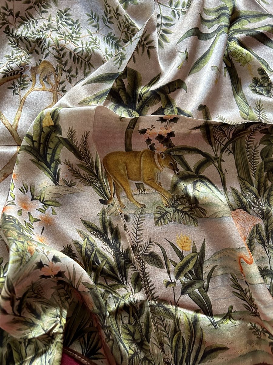 Foulard & Sciarpe: Toller Seidenschal mit Jungle Motiv – Nuovo e nell'imballaggio originale da Hofstetten SO venduto da Treasurefinds 1