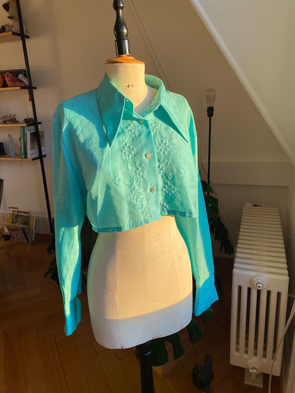 Camicette: Vintage Cropped Bluse mit Stickerei – Usato da Basel venduto da NormaJean01 1