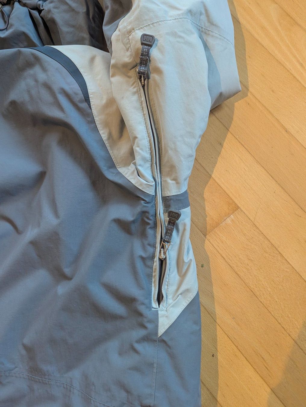 Helly Hansen Giacche: Winter/Skijacke Helly Hansen, col. anthrazit hell/dunkel – Usato da Unterengstringen venduto da Olifant4 5