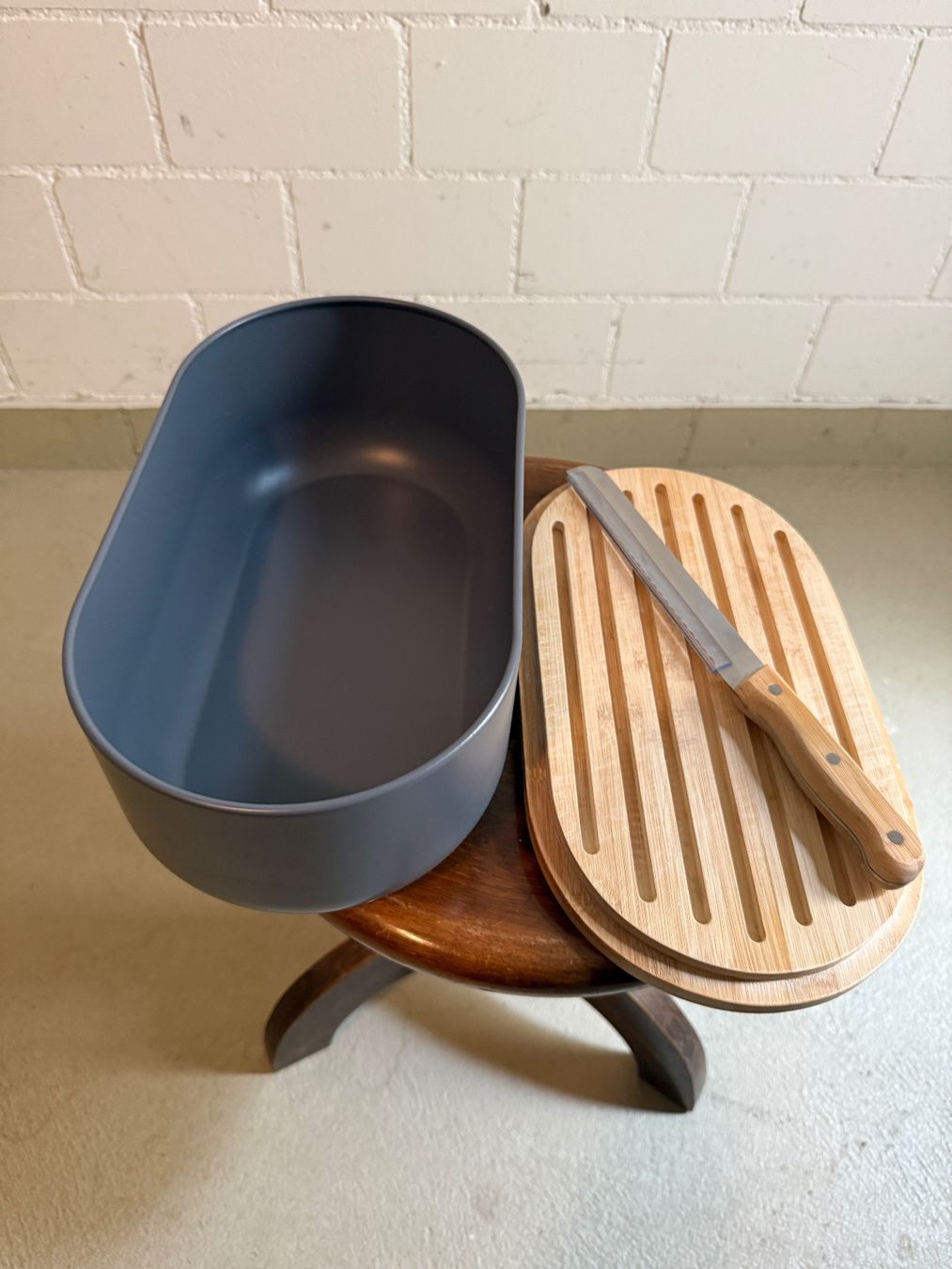 Contenitori & Simili: Brotkasten Pebbly oval mit Bambusdeckel und Messer – Usato da Hettlingen venduto da mon_zp6g