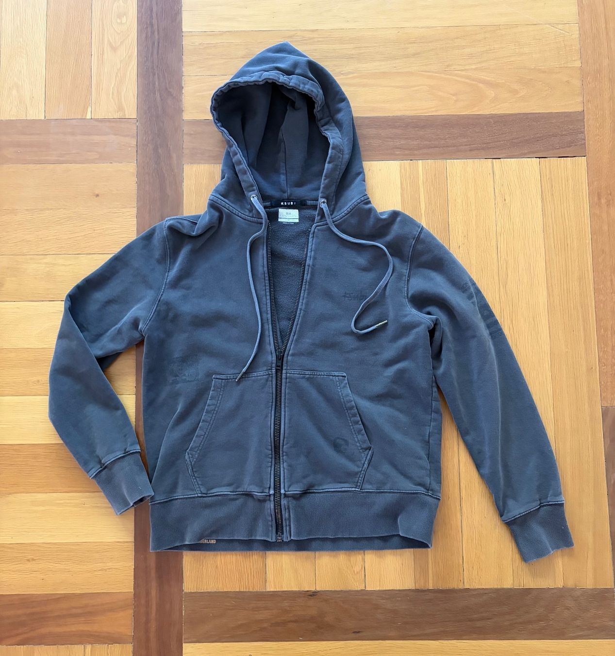 Giacche: KSUBI Hoodie Jacket mit Zip anthrazit Gr. M – Usato da Uitikon Waldegg venduto da Voile