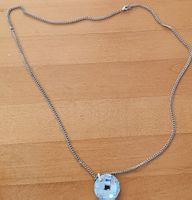 Elegante kette mit funkelndem Anhänger
