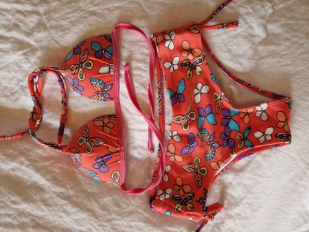 Sommerlicher Bikini mit Schmetterlingsmuster, Grösse 128