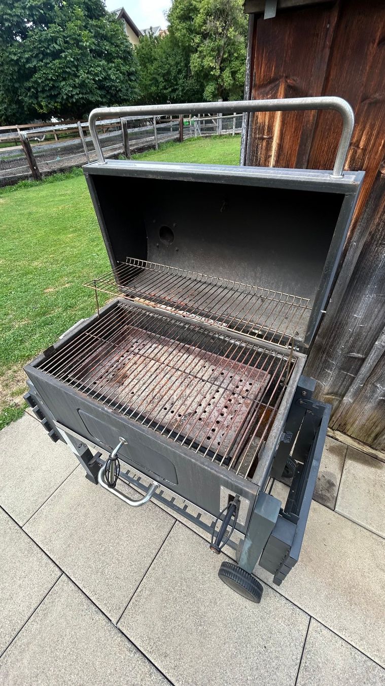 Grills: Holzkohlengrill – Gebraucht aus Einsiedeln von Estwin 1