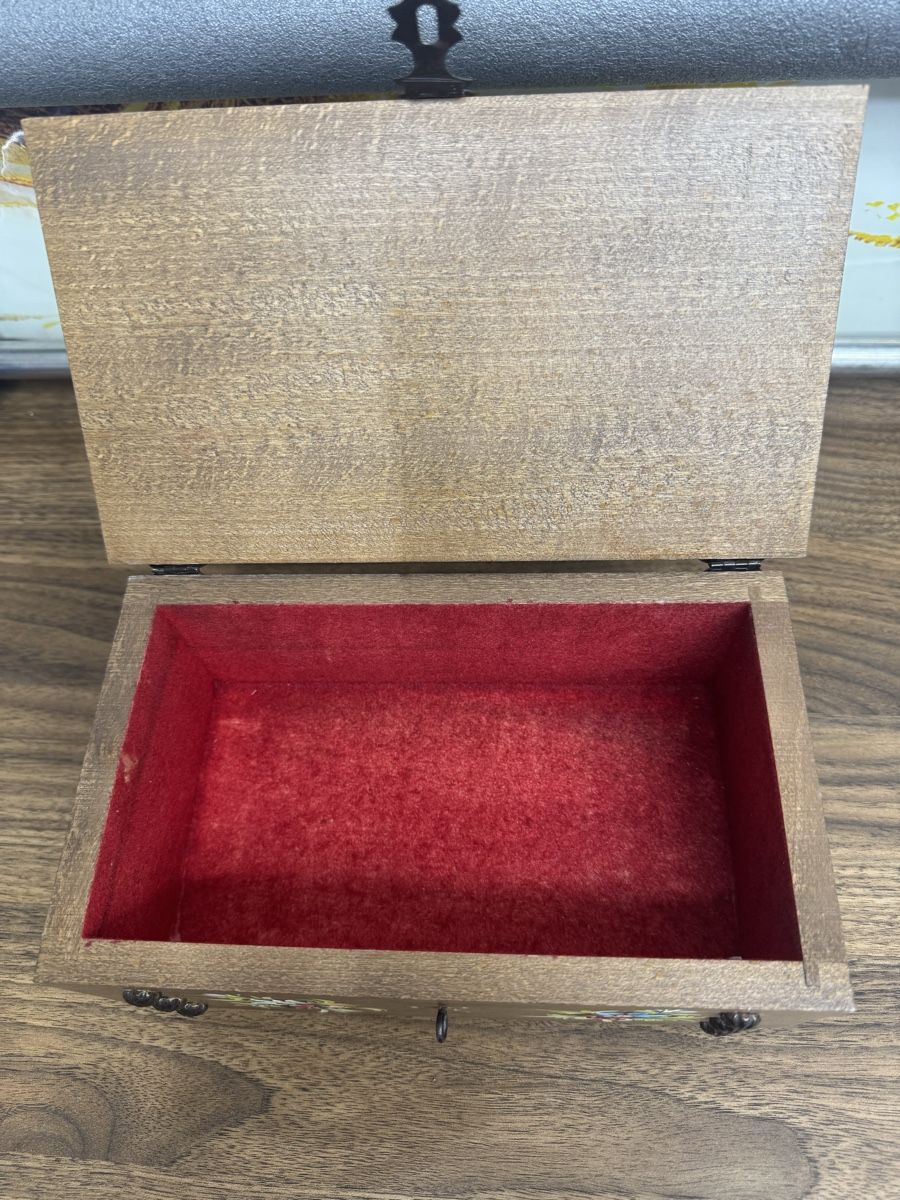 Coffres: Holzschatulle mit Blumenmotiv  – D'occasion à Oftringen par Makeq 3