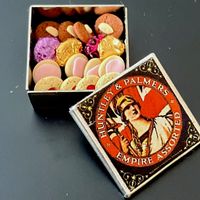 Keksdose (gefüllt) f/Puppenstuben. Handarbeit/GB. NP 18.0