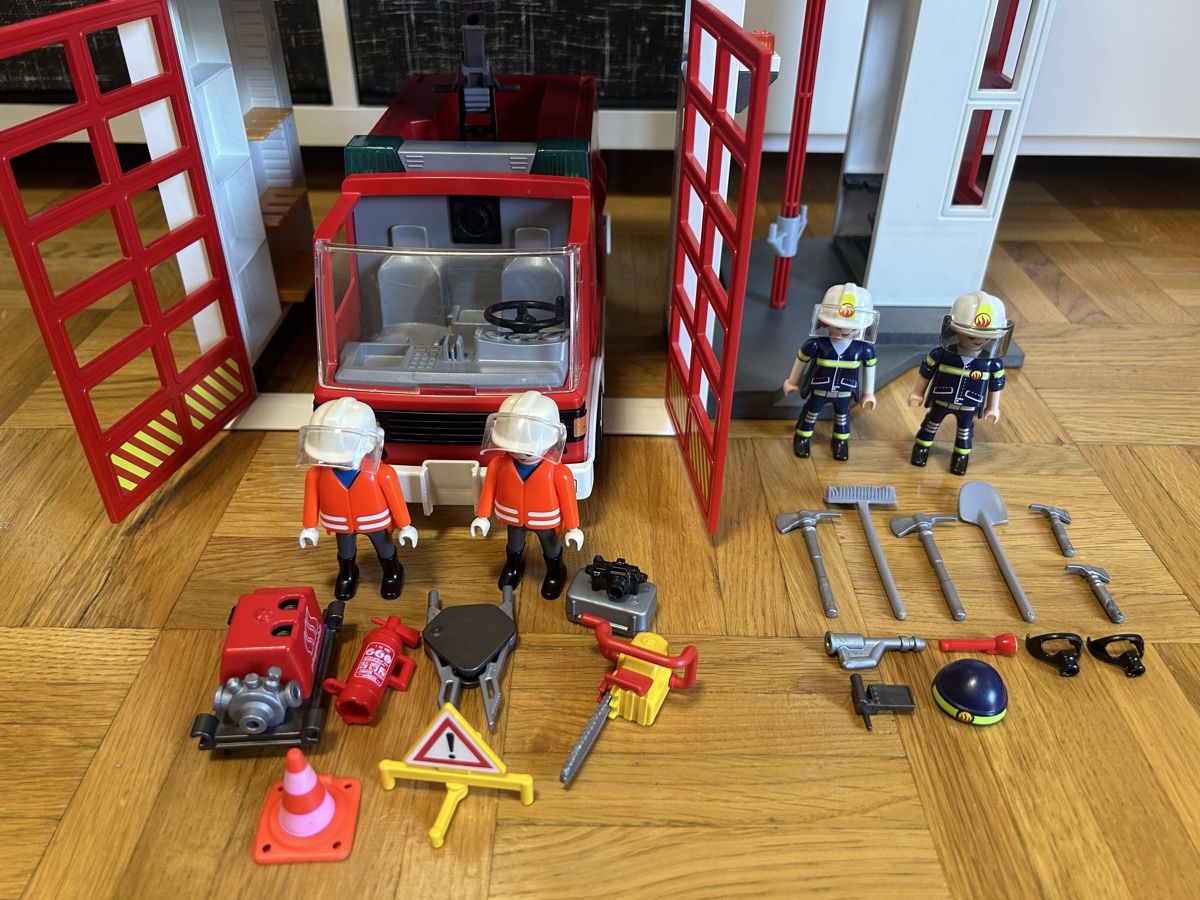 Playmobil Giocattoli: Lot Playmobil Feuerwehr – Usato da Genève venduto da auto_miniatures 1