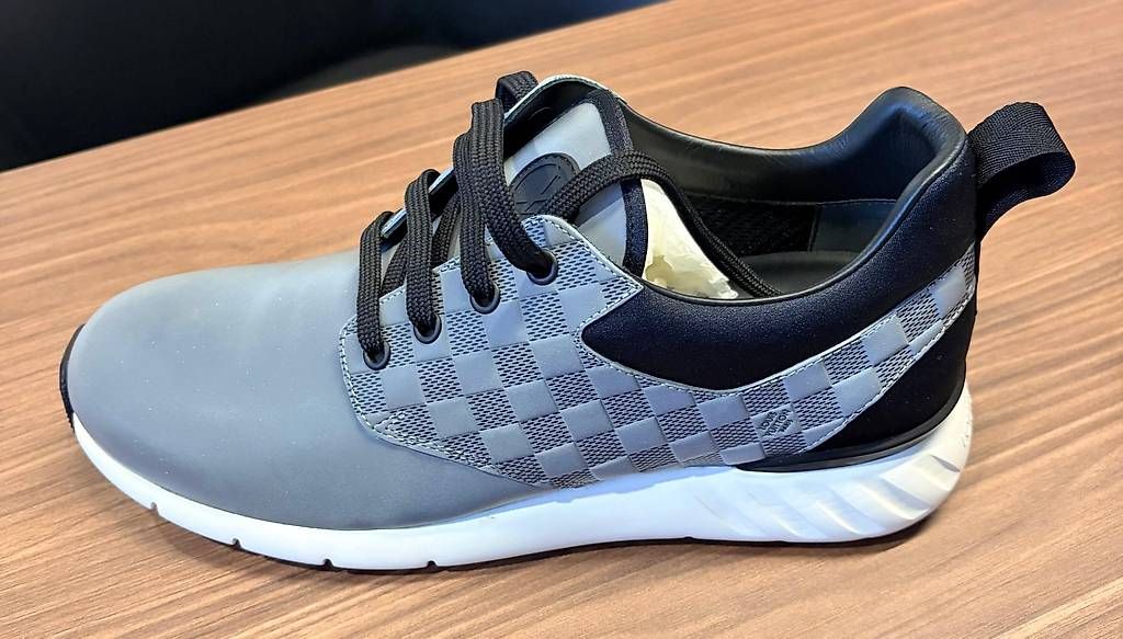 Louis Vuitton Scarpe da uomo: Louis Vuitton Sneaker Fastlane 1A3GF7 taille 41 – Nuovo e nell'imballaggio originale da Le Grand-Saconnex venduto da ThibValais88