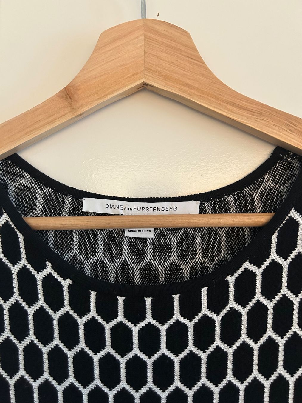 Diane von Furstenberg Vestiti: Diane von Furstenberg - Robe noire et blanche – Usato da Solothurn venduto da MO_C23 1