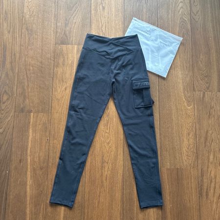 Schwarze Cargohose der Trendmarke Foxed, neu mit Etikett