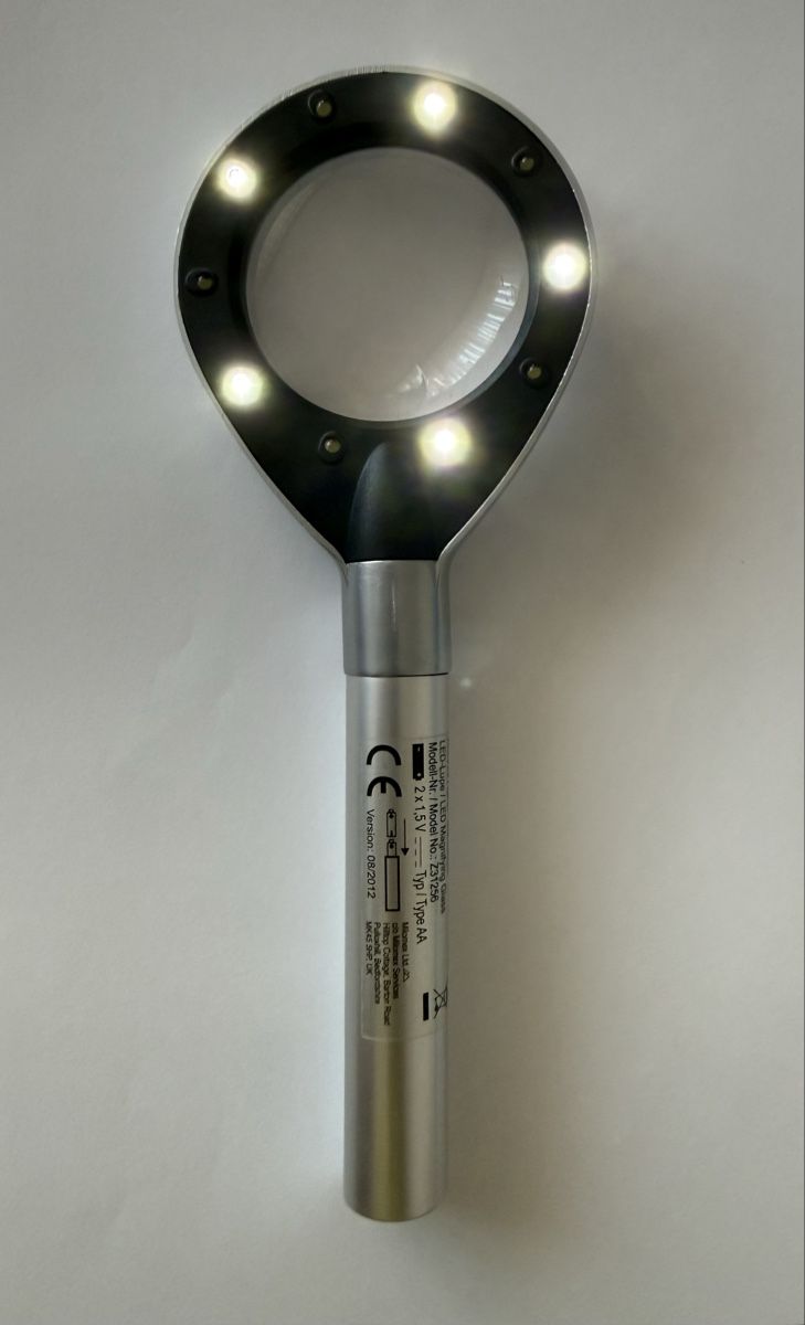Autres optique: Lupe mit LED Beleuchtung – D'occasion à Oetwil an der Limmat par TOP15 2