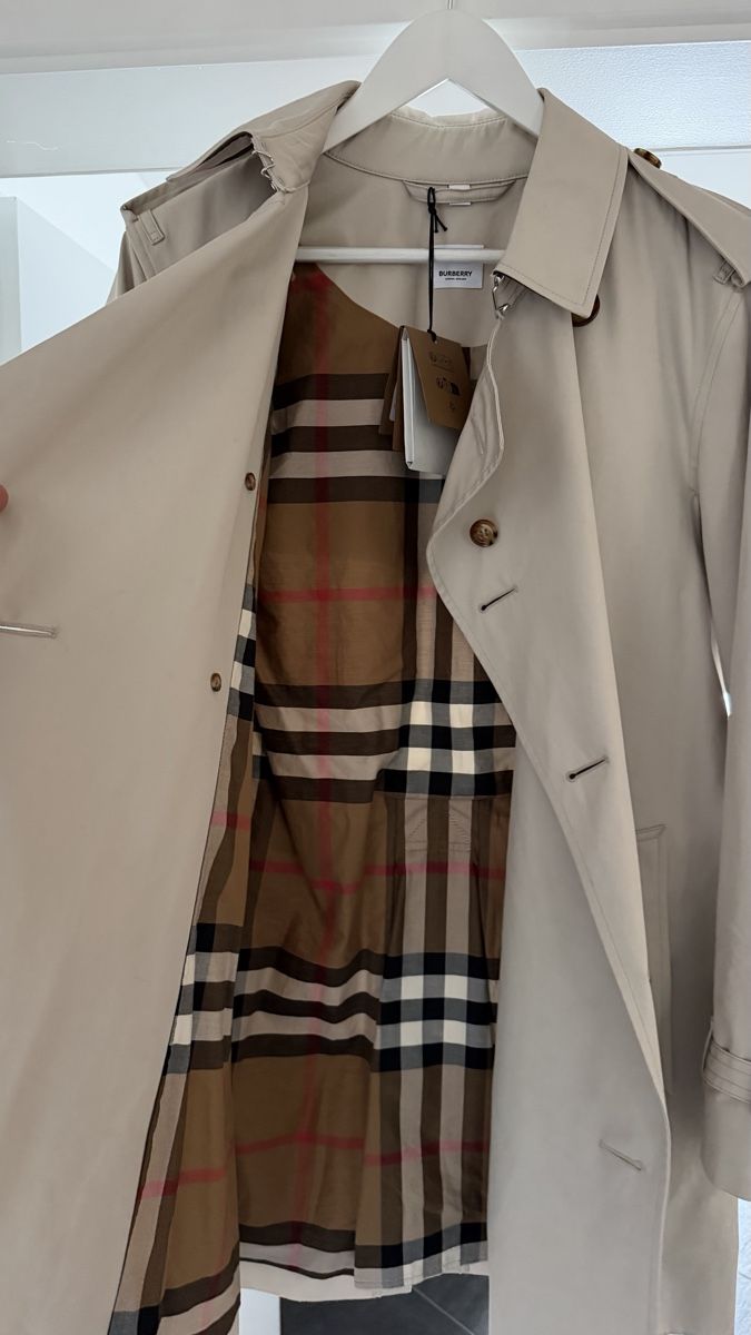 Burberry Cappotti: Klassischer Burberry Trenchcoat – Nuovo (secondo la descrizione) da Bäch SZ venduto da Raybe88 4
