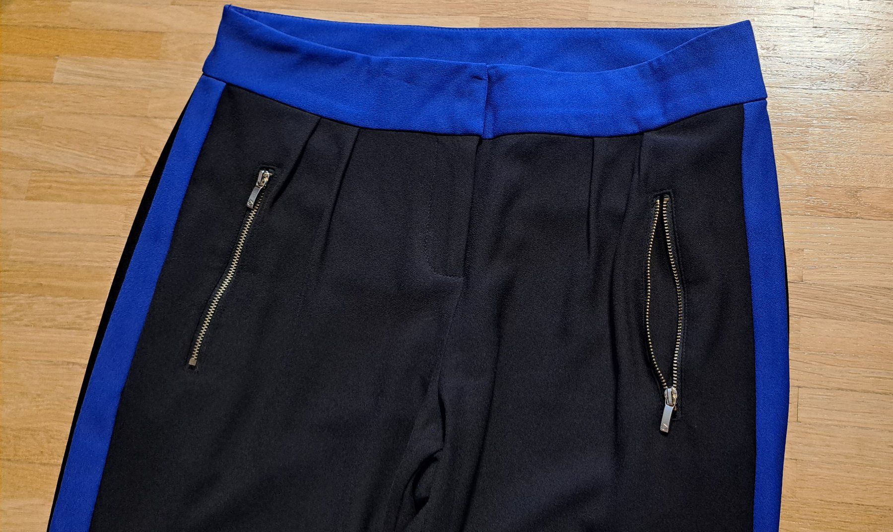 Hosen: Elégant pantalon noir et bleu – Neu (gemäss Beschreibung) aus Le Mont-sur-Lausanne von olatiu 2