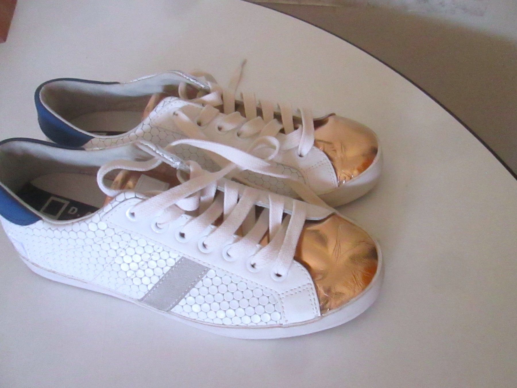 Chaussures femmes: Sneaker D.A.T.E., neu, Nummer 39, Leder – Neuf (Voir description) à Sementina par babucia 1
