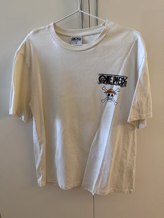 T-Shirt One Piece Print Grösse M Creme Farbe gebraucht
