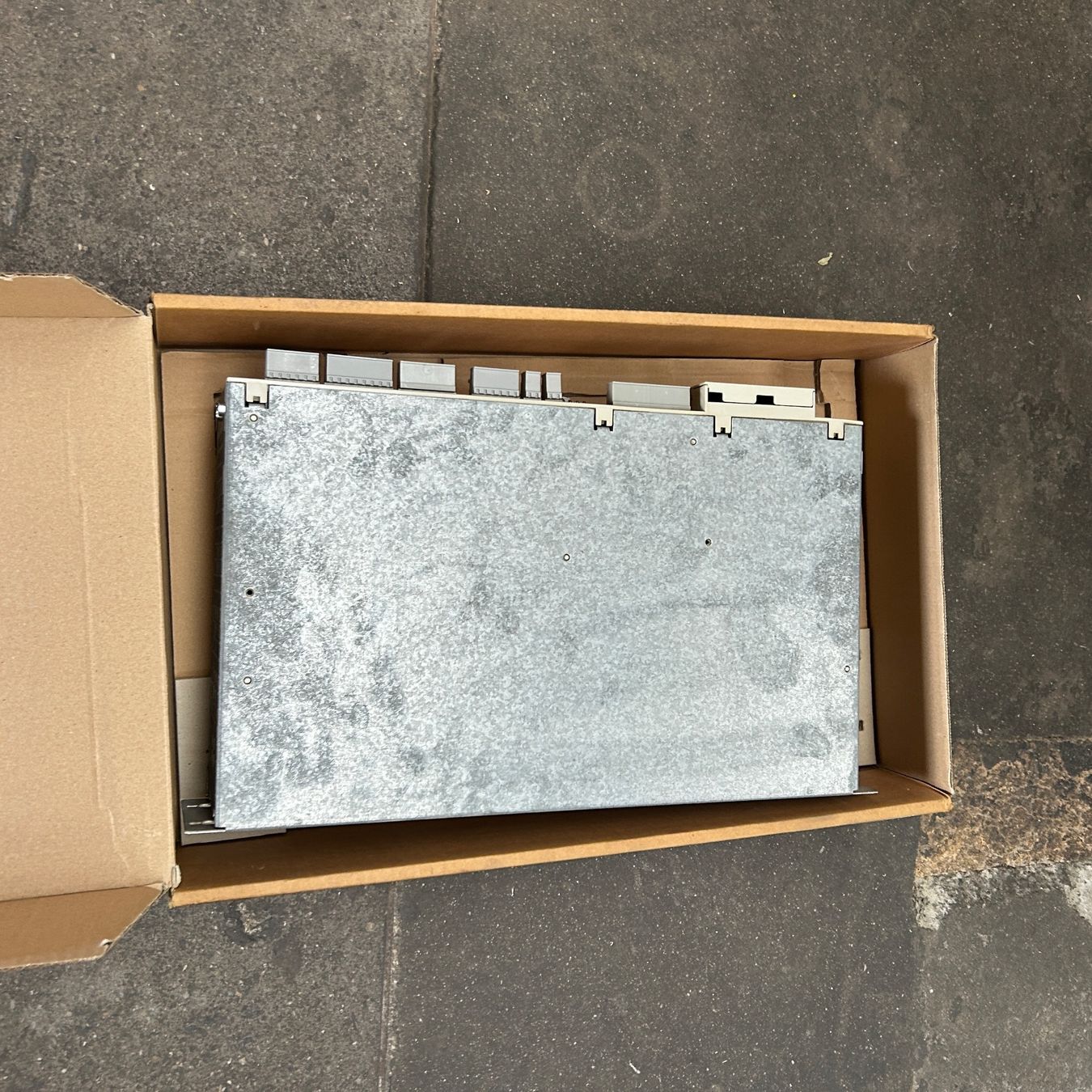 Siemens Componenti elettronici: Siemens Simodrive 611 E/R-Modul Int. 16/21kW – Usato da Untersiggenthal venduto da sinamoll 3