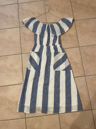 Vendo bel vestito lungo usato a righe bianche e blu (EU 34)