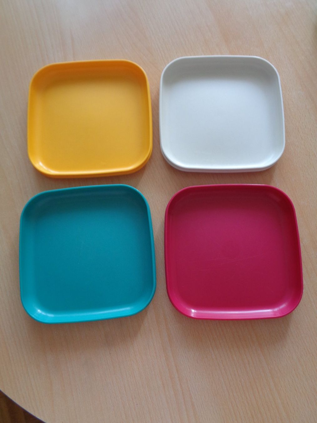 Tupperware Behälter & Ähnliches: Tupperware 4 Picknickteller – Gebraucht aus Dietikon von chroetli77 1