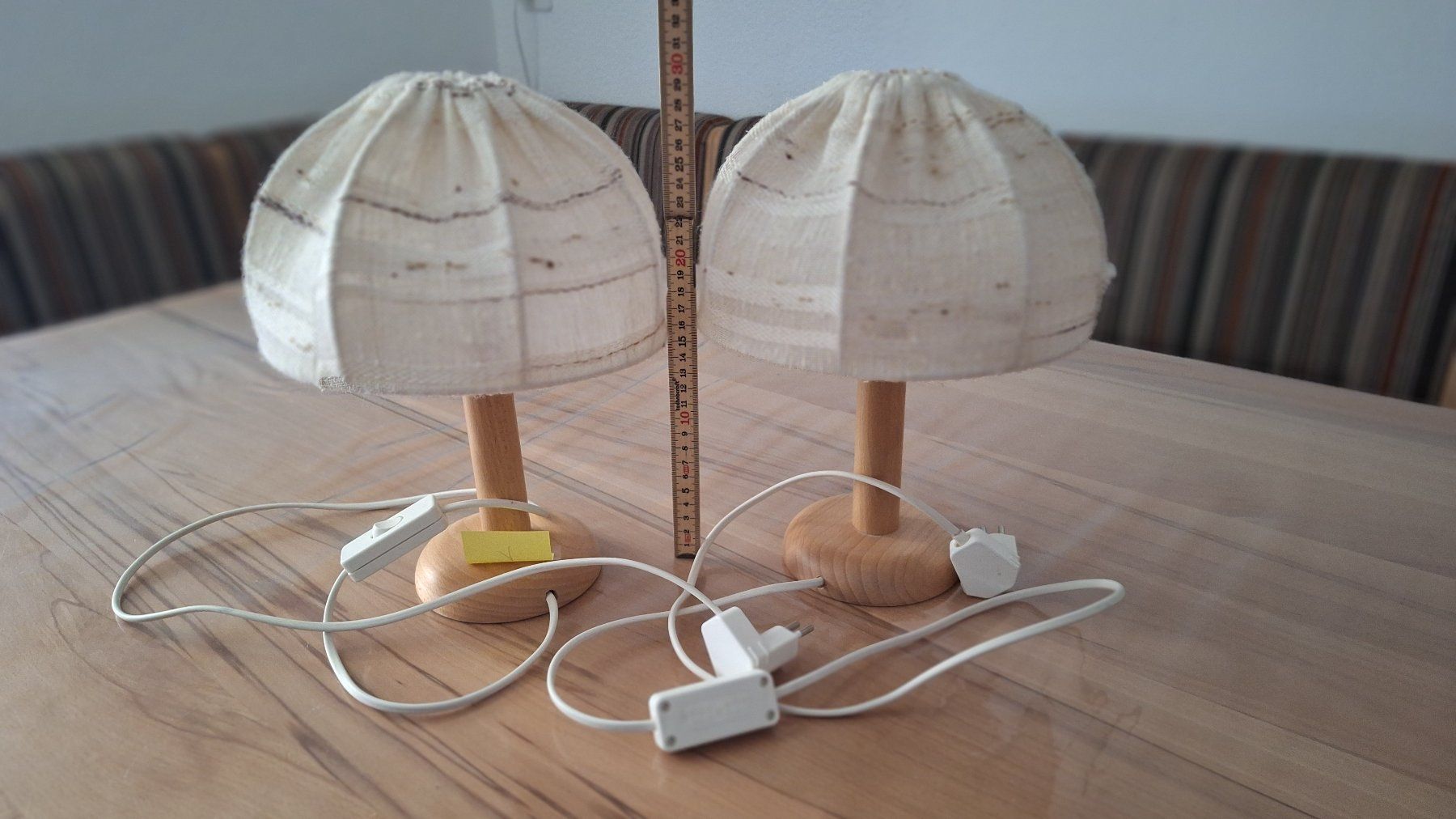 Lampade: 2er Set Nachttischlampen Holzfuss, Stoffschirm – Usato da Zofingen venduto da Zbirchi 1