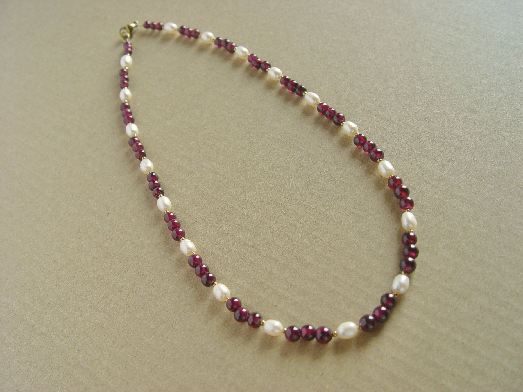 Catenine: Kette aus Granat und Perlen – Nuovo (secondo la descrizione) da Henggart venduto da gernli 1
