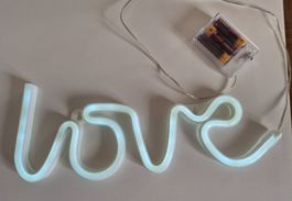 Leuchtende Buchstaben (LOVE)