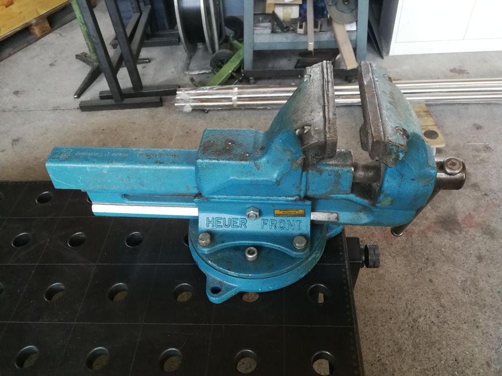 Schraubstock direkt beim Hersteller kaufen - Made in Germany - HEUER Stand-Lift 160 zum Parallelschraubstock HEUER, Backenbreite 160