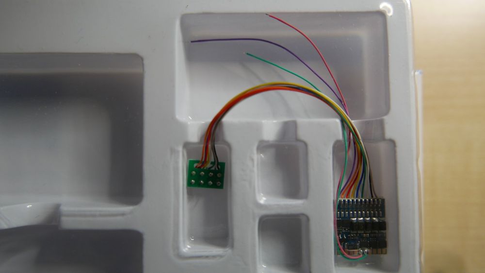 ESU 59610 Décodeur LokPilot V5.0 à 8 broches. Multiprotocole, Modélisme