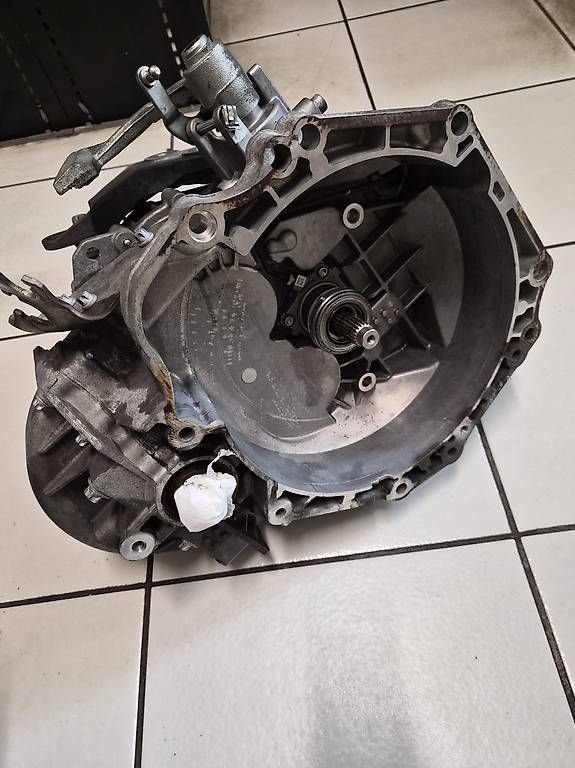 Opel Tutti pezzi di ricambio auto: Opel M32 Getriebe – Usato da Schaffhausen venduto da Dluis 1