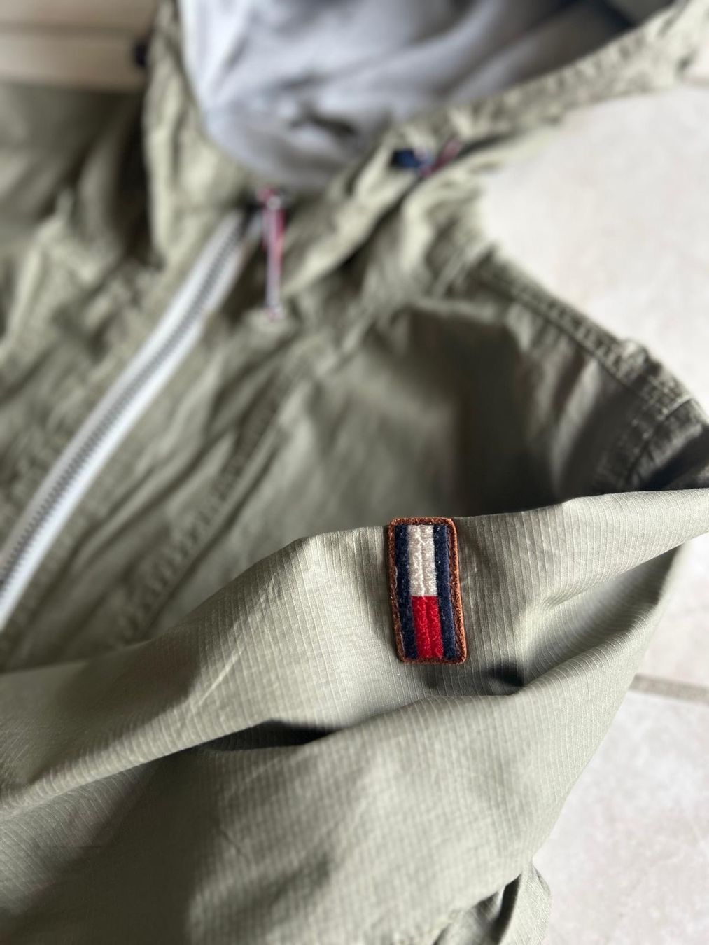 Tommy Hilfiger Giacche: Tommy Hilfiger Jacke Grösse M olivgrün hell – Usato da Biel-Benken BL venduto da Ddrummer 1
